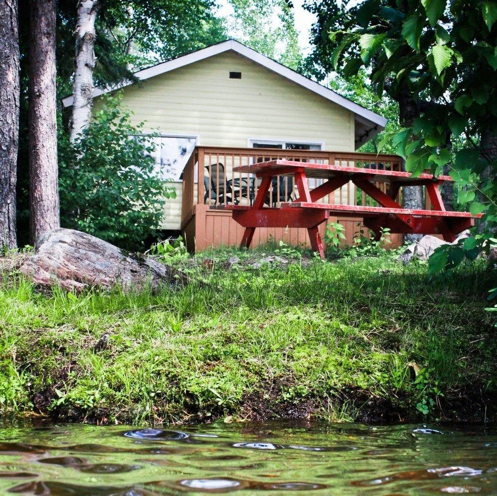 Algonquin'S Edge Resort Madawaska Exterior photo