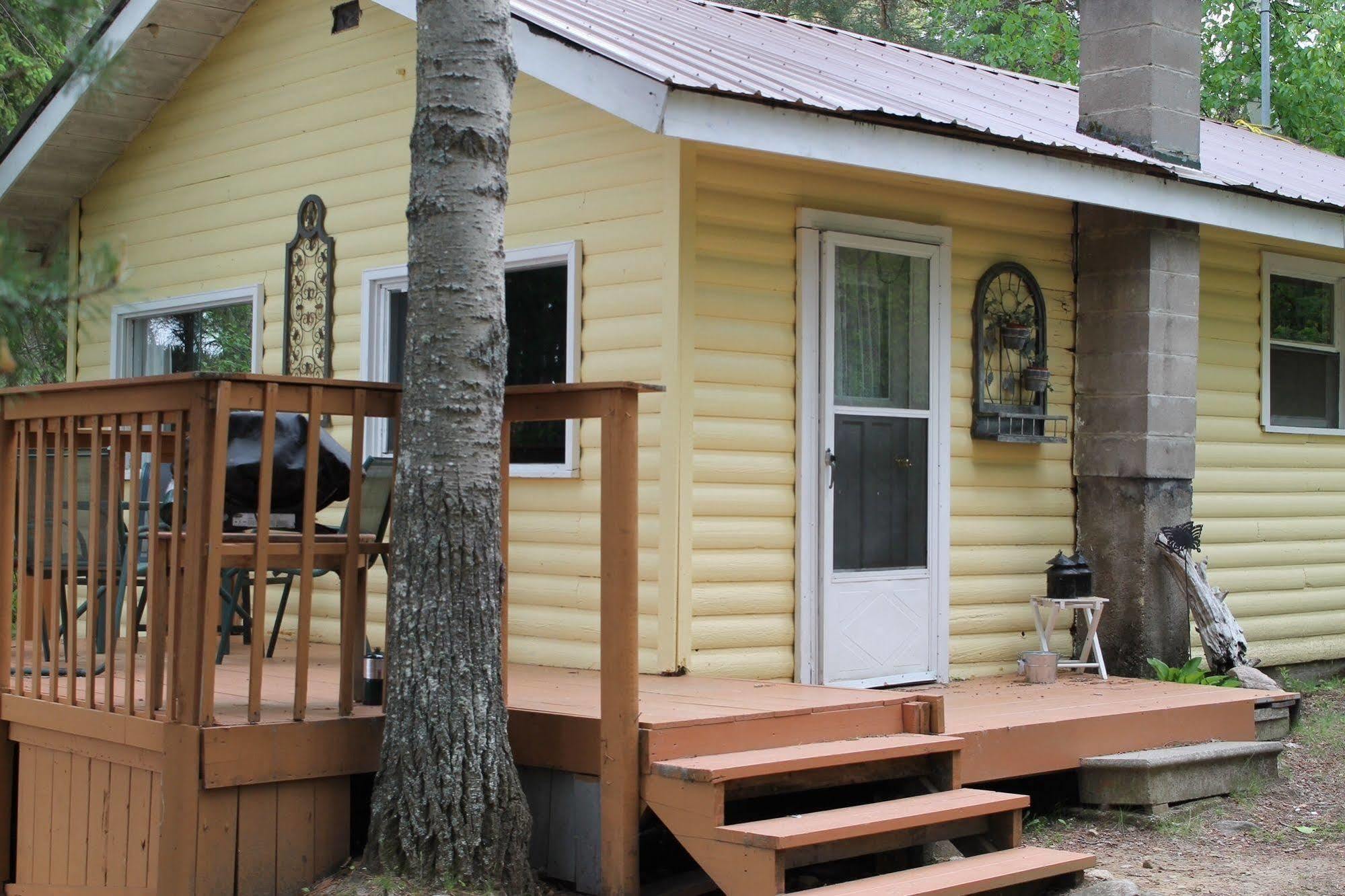 Algonquin'S Edge Resort Madawaska Exterior photo